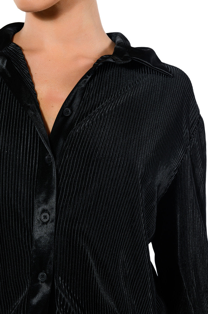NIGHT OUT PLISSE BUTTON DOWN TOP