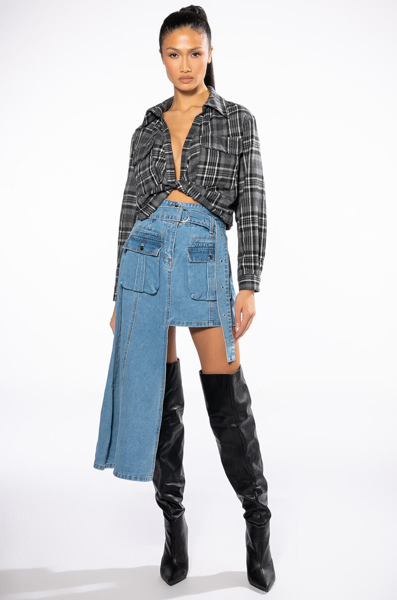 NO FRONTING CROPPED PLAID TOP
