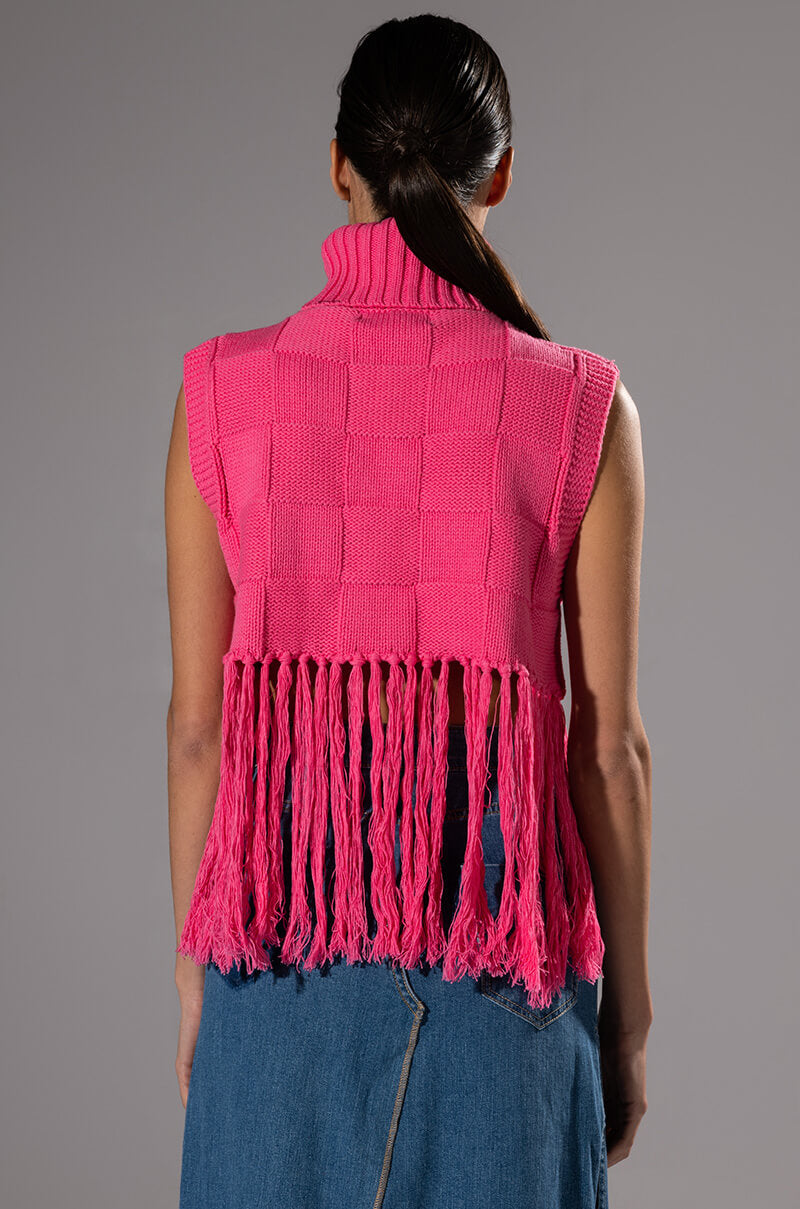 ON PURPOSE SLEEVELESS TURTLENECK FRINGE SWEATER IN PINK