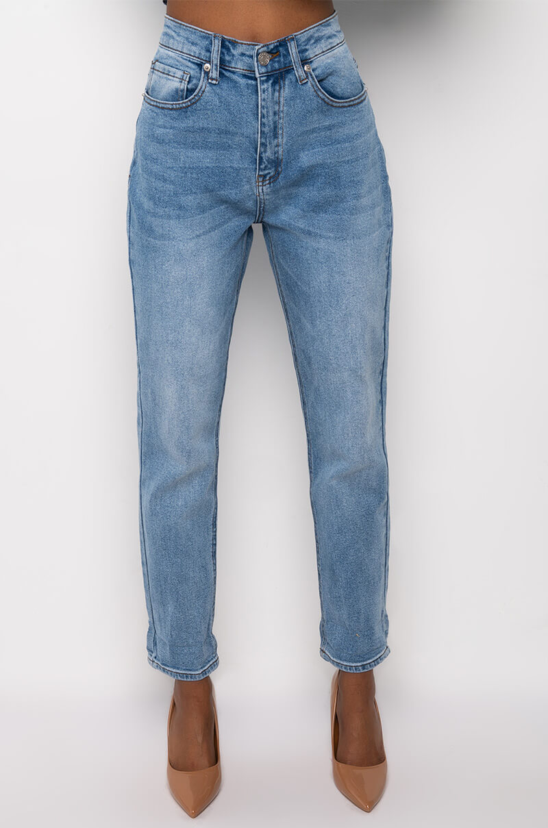 PARADISE MOM JEANS WITH RHINESTONE BACK POCKET