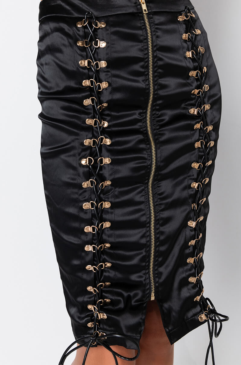 REMARKABLE SATIN MIDI SKIRT