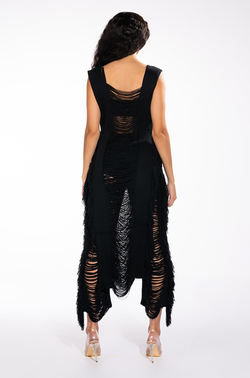SHREDDED SLEEVELESS LONG KNIT SWEATER