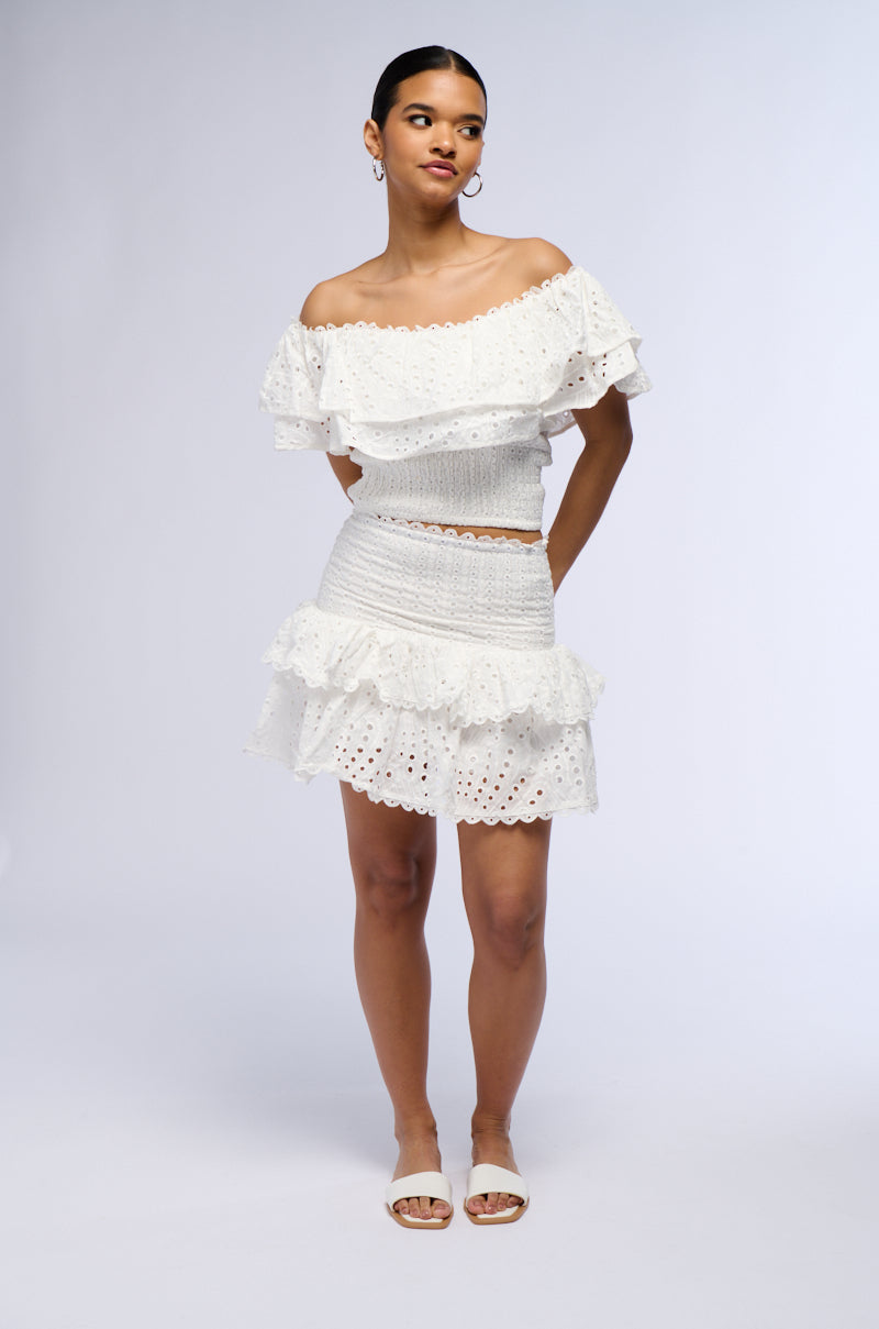 SUMMER LOVING OFF THE SHOULDER RUFFLE BLOUSE IN WHITE