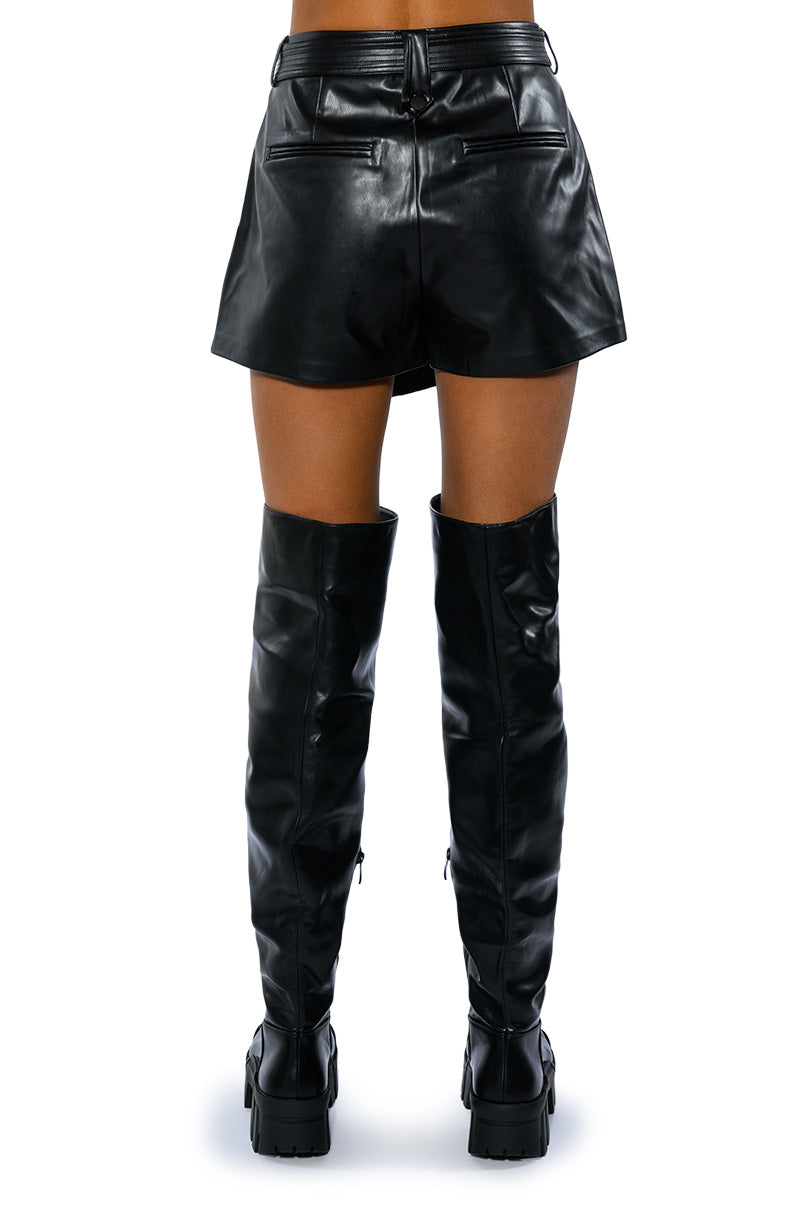 KATO FAUX LEATHER SKORT