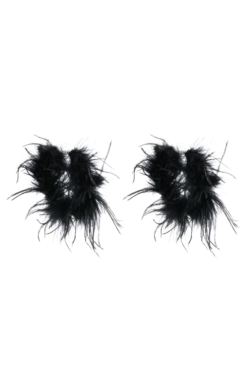 THE MOMENT FEATHER HOOP EARRING