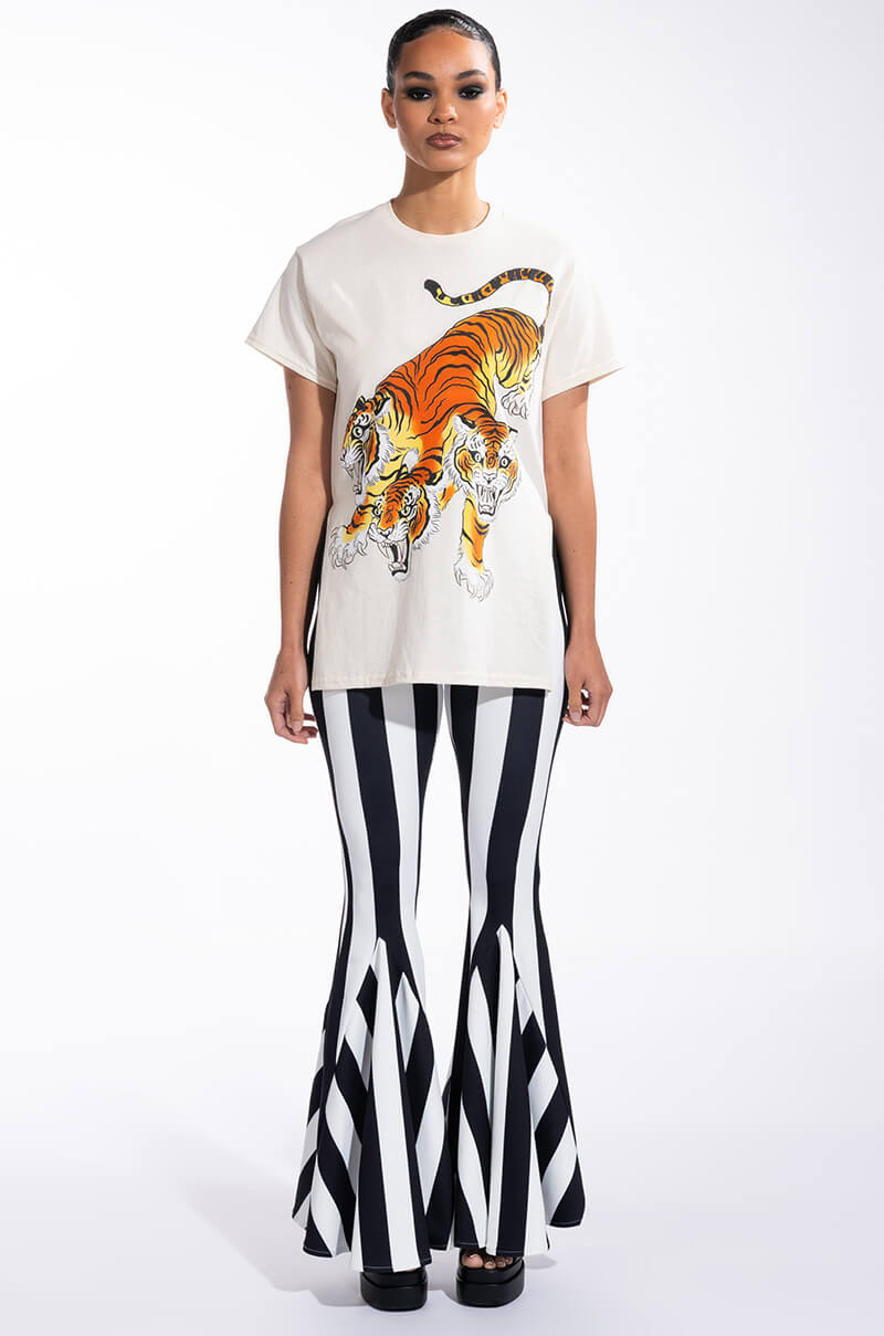 THREE FACED CREW NECK GRAPHIC TSHIRT