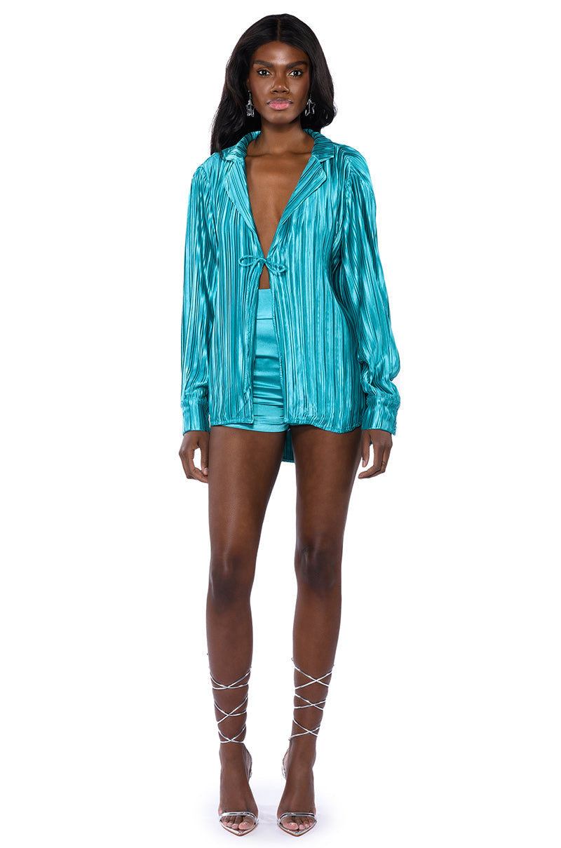 TOO CHIC SATIN SHORT