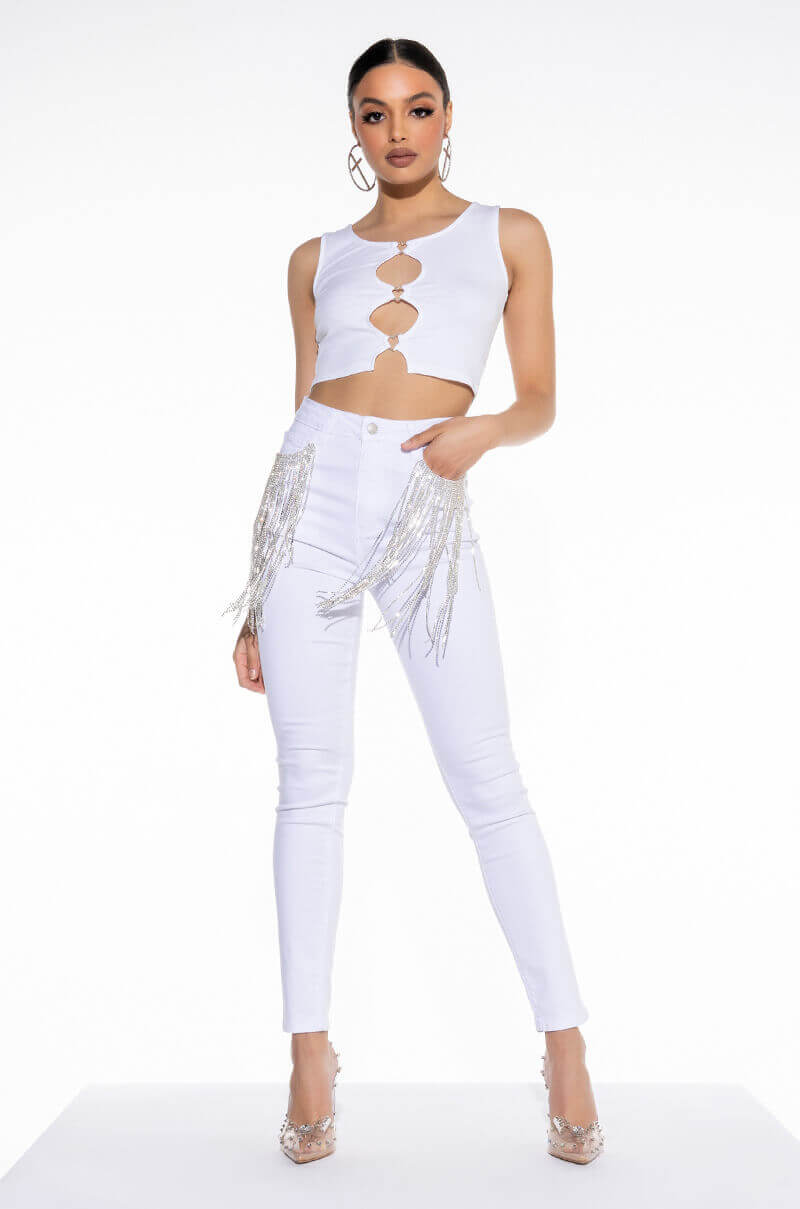 TOO CUTE HEART DETAIL CUTOUT CROP TANK