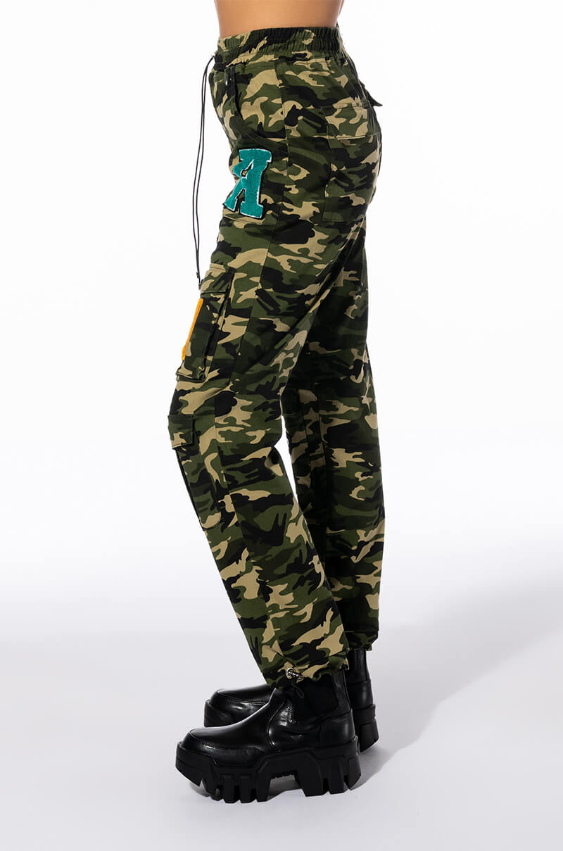 WHATEVER CAMO CARGO JOGGER