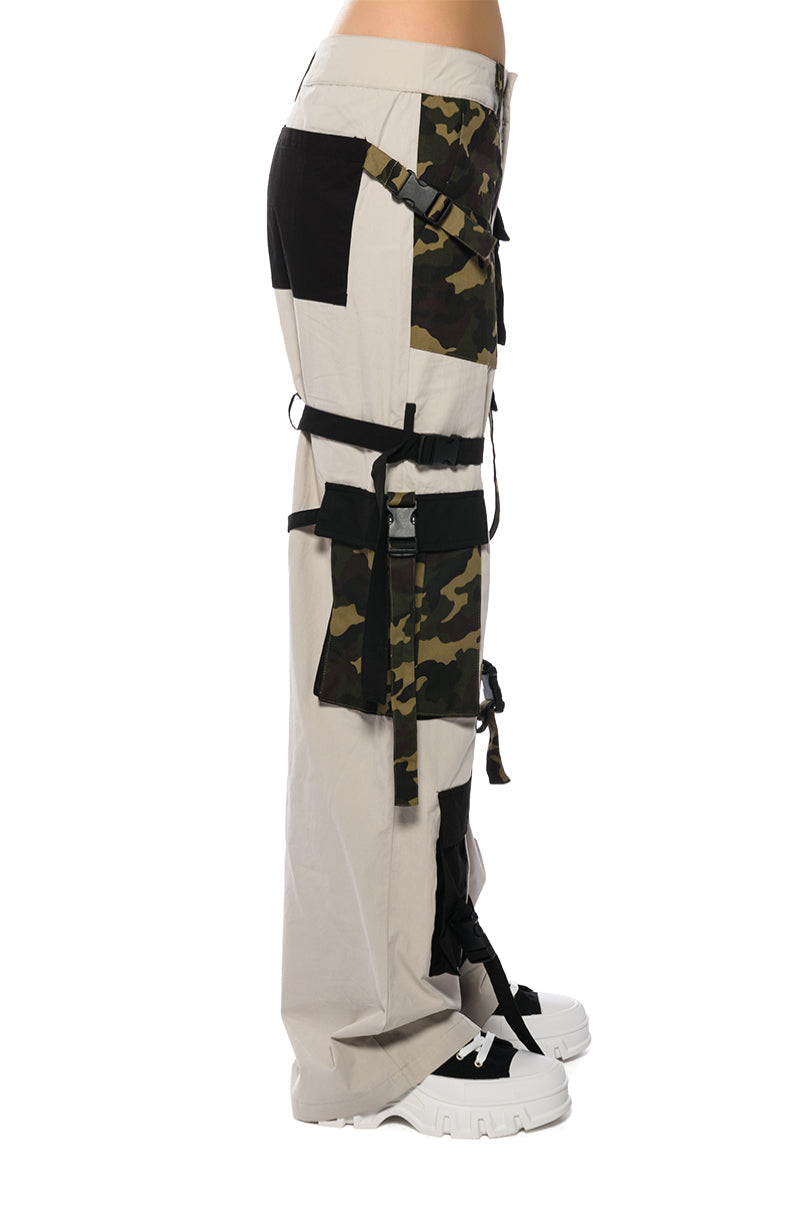 YOU WORK FOR ME CAMO DETAILED CARGO PANT